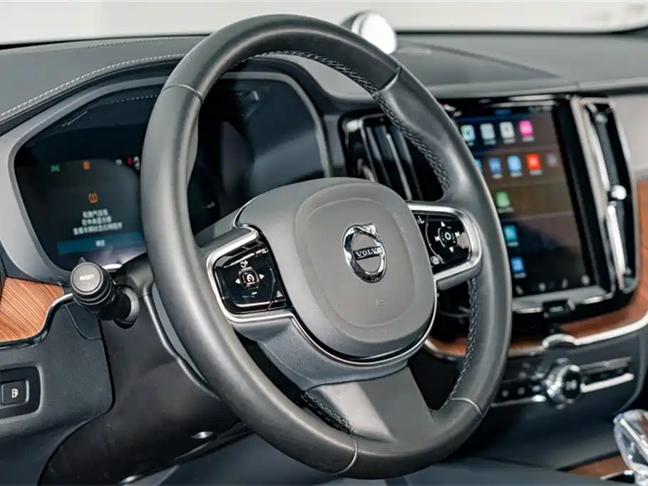 VOLVO XC60 PLUG IN HYBRID