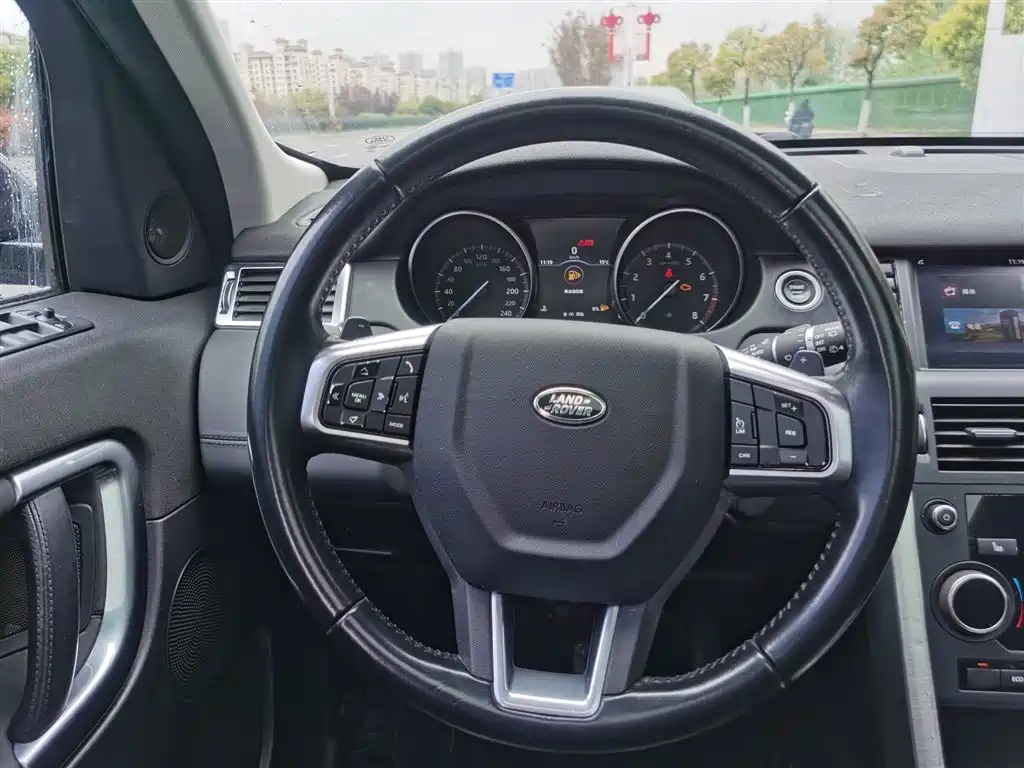 Land Rover Discovery Sport 2017 2.0T HSE фото 3