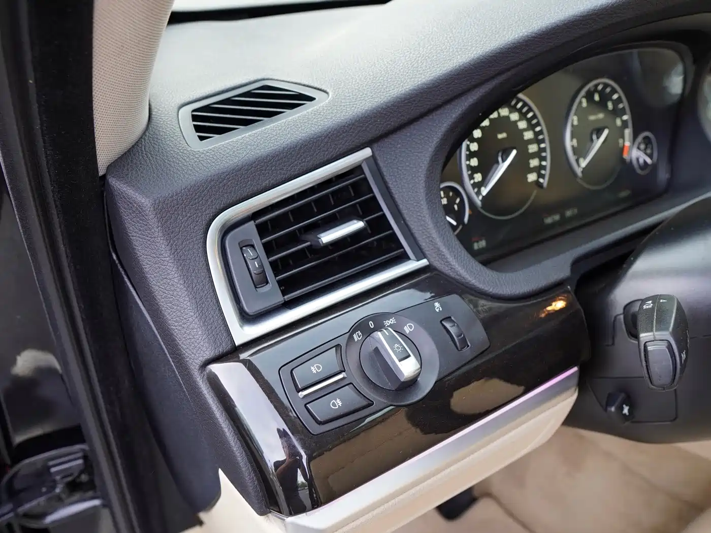 BMW 5 Series GT 2013 535i Leadership фото 21