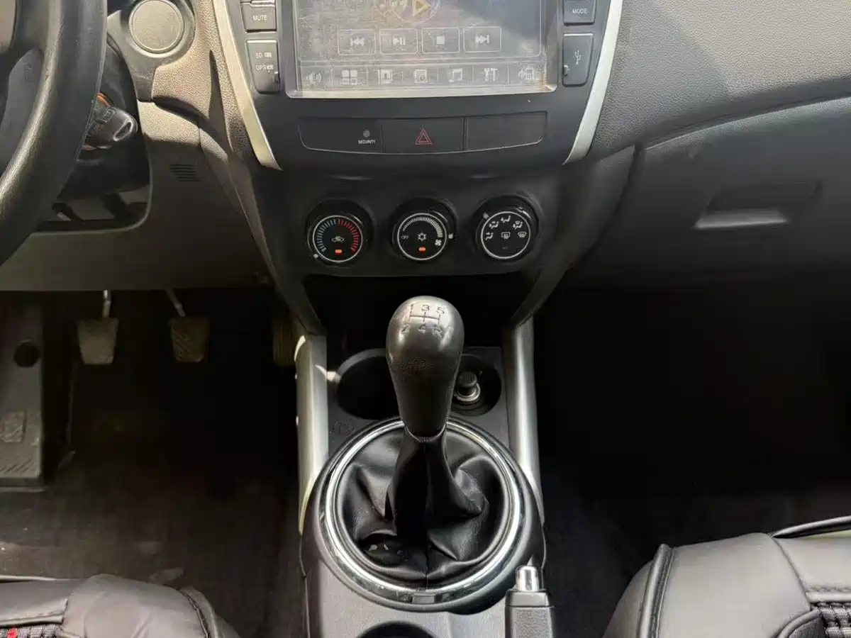 Mitsubishi ASX 2013 1.6L Manual 2WD Standard фото 9