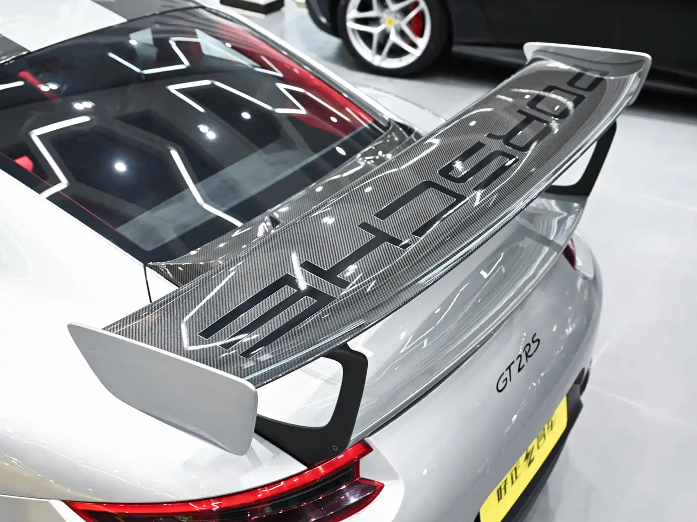 Porsche 911 2018 GT2 RS 3.8T фото 29
