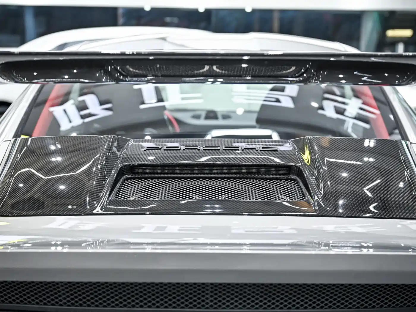 Porsche 911 2018 GT2 RS 3.8T фото 31