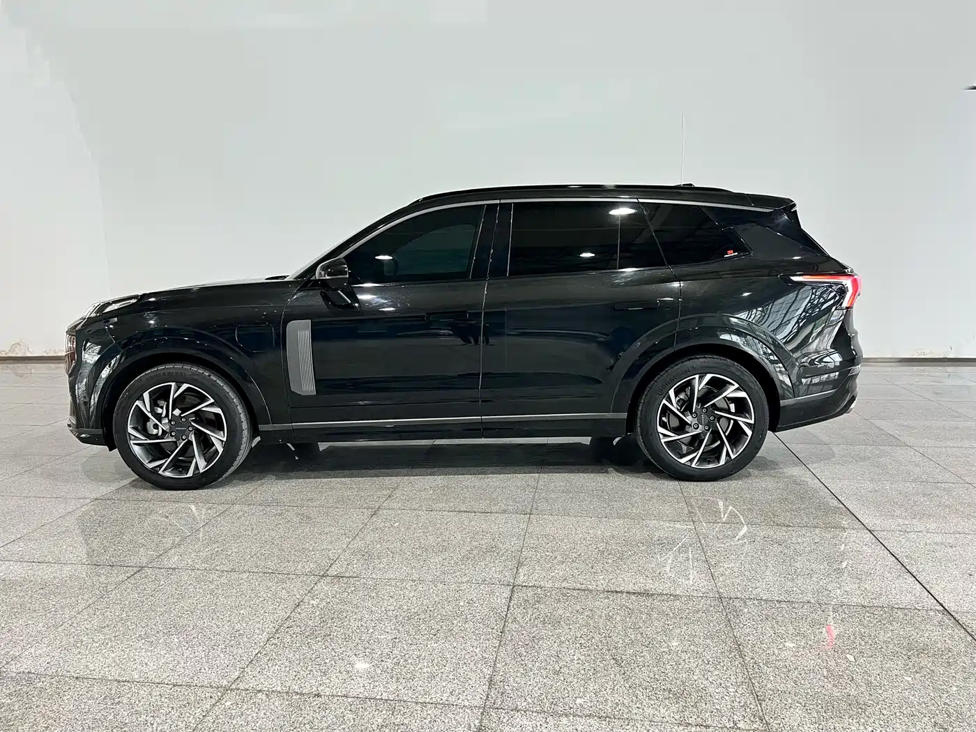 Lynk & Co 09 EM-P 2021 2.0T PHEV Halo 7-Seater фото 4