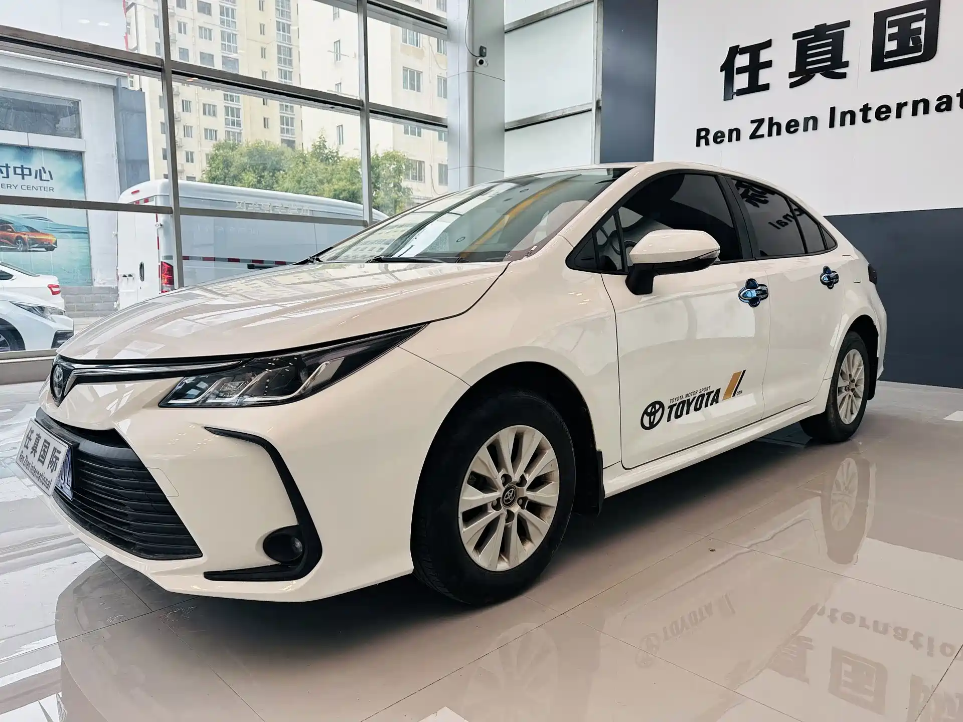 Фото 2 - Toyota Corolla
