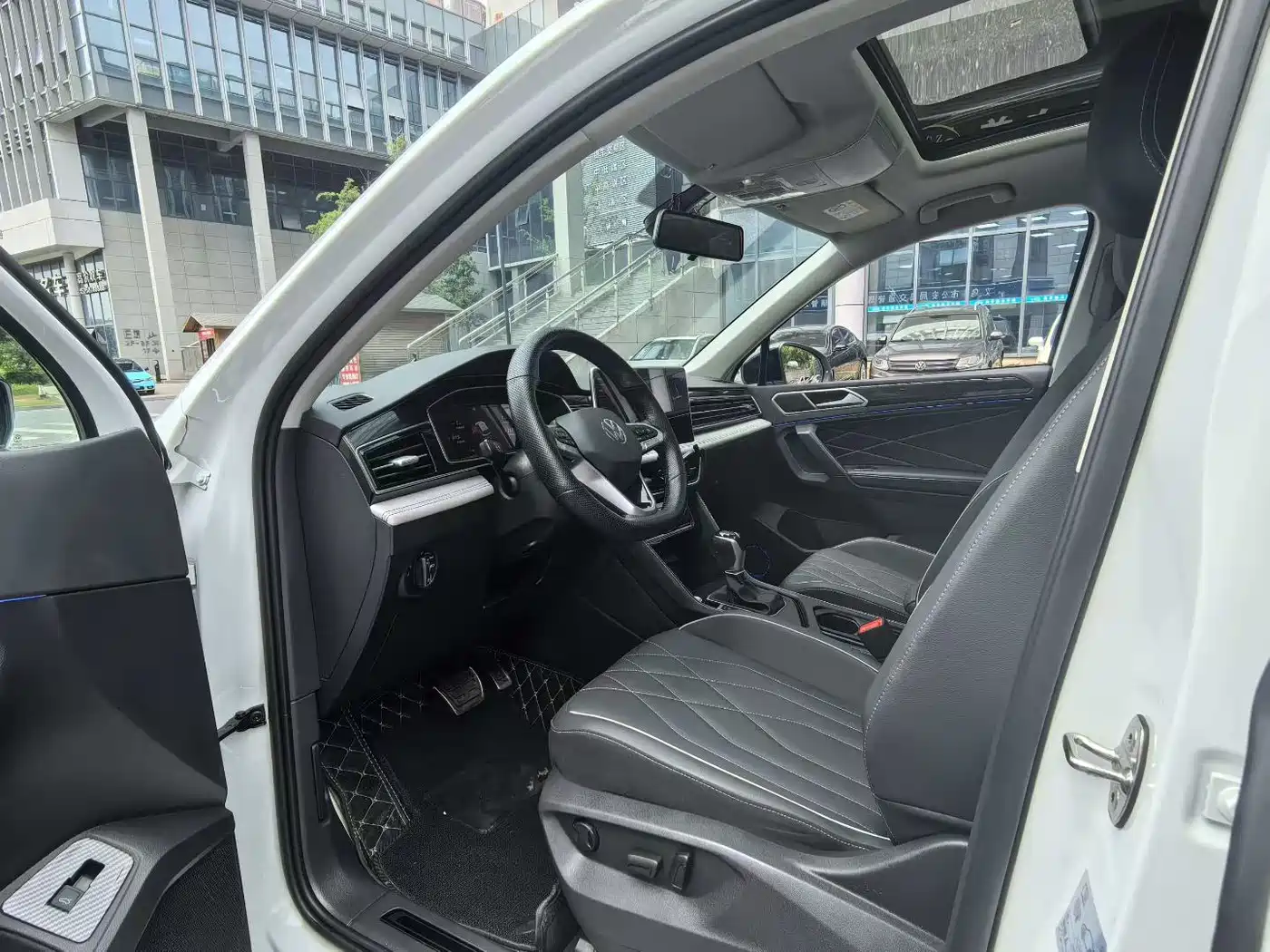 Volkswagen Tiguan L 2025 Model 300TSI Auto 2WD Dragon Edition фото 6