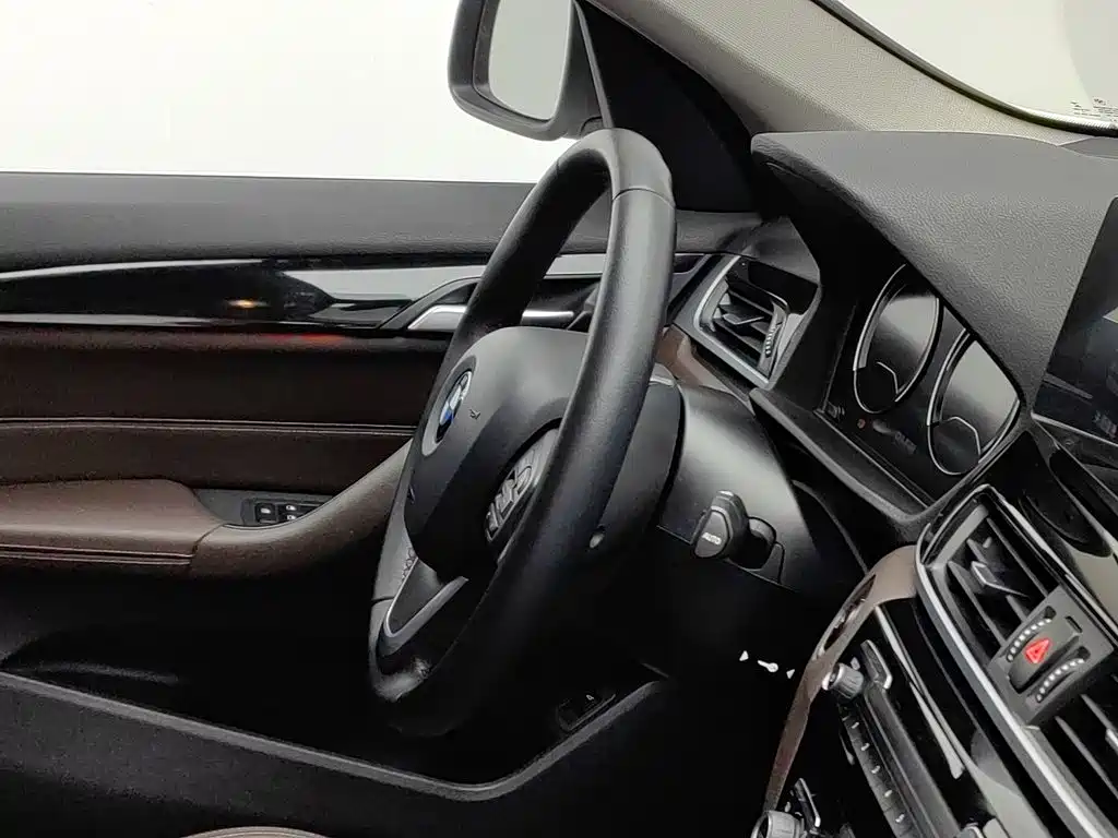 Фото 22 - BMW X1