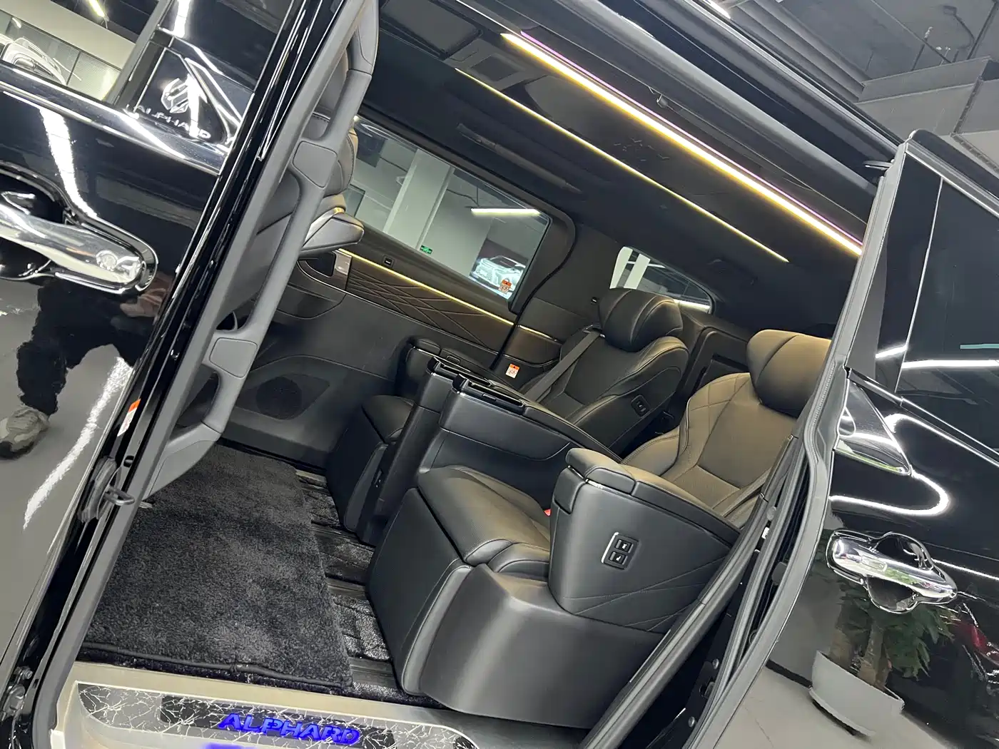 Toyota Alphard 2024 Hybrid 2.5L Prestige Edition фото 10