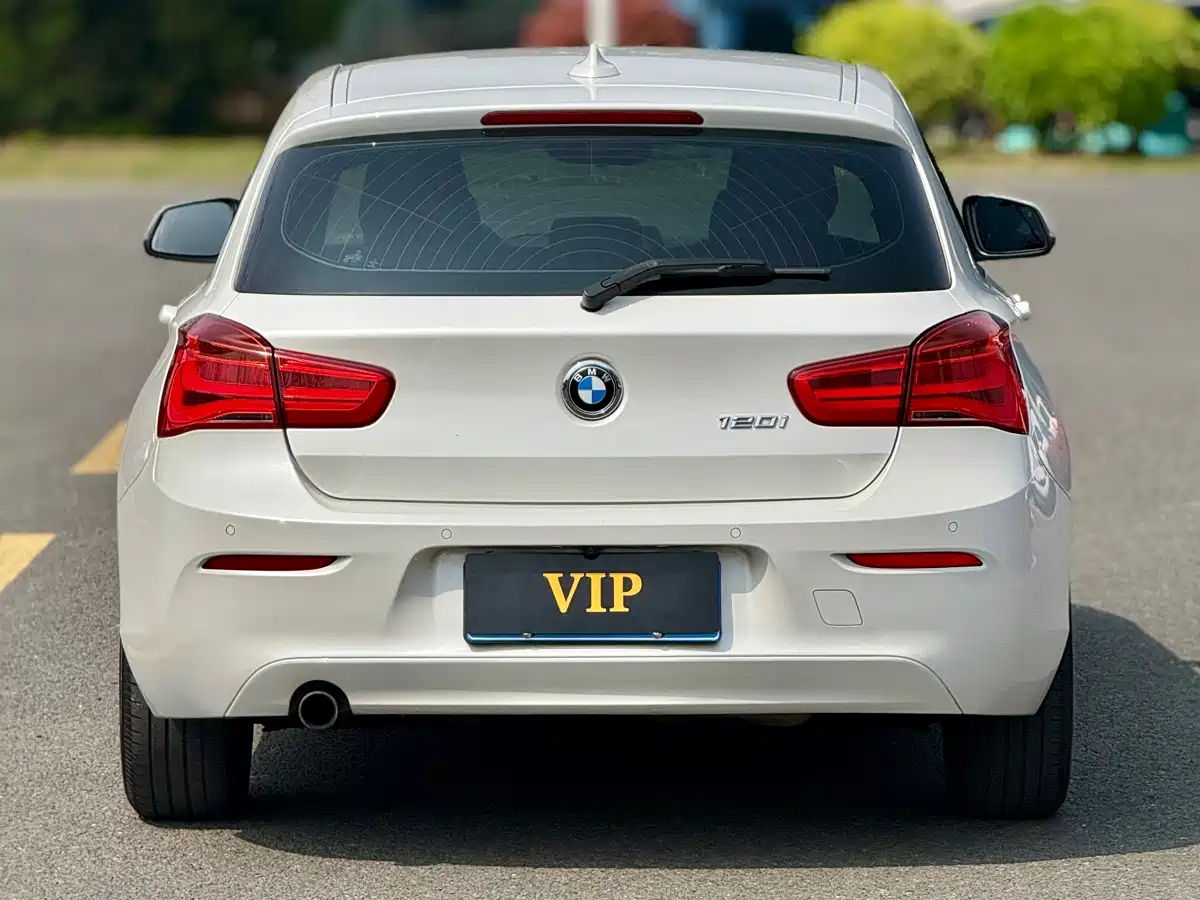 BMW 1 Series (Import) 2015 120i Leading фото 6
