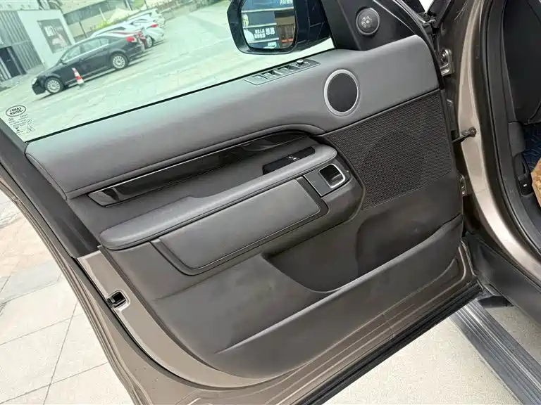 Land Rover Discovery 2017 3.0 SC V6 S фото 10