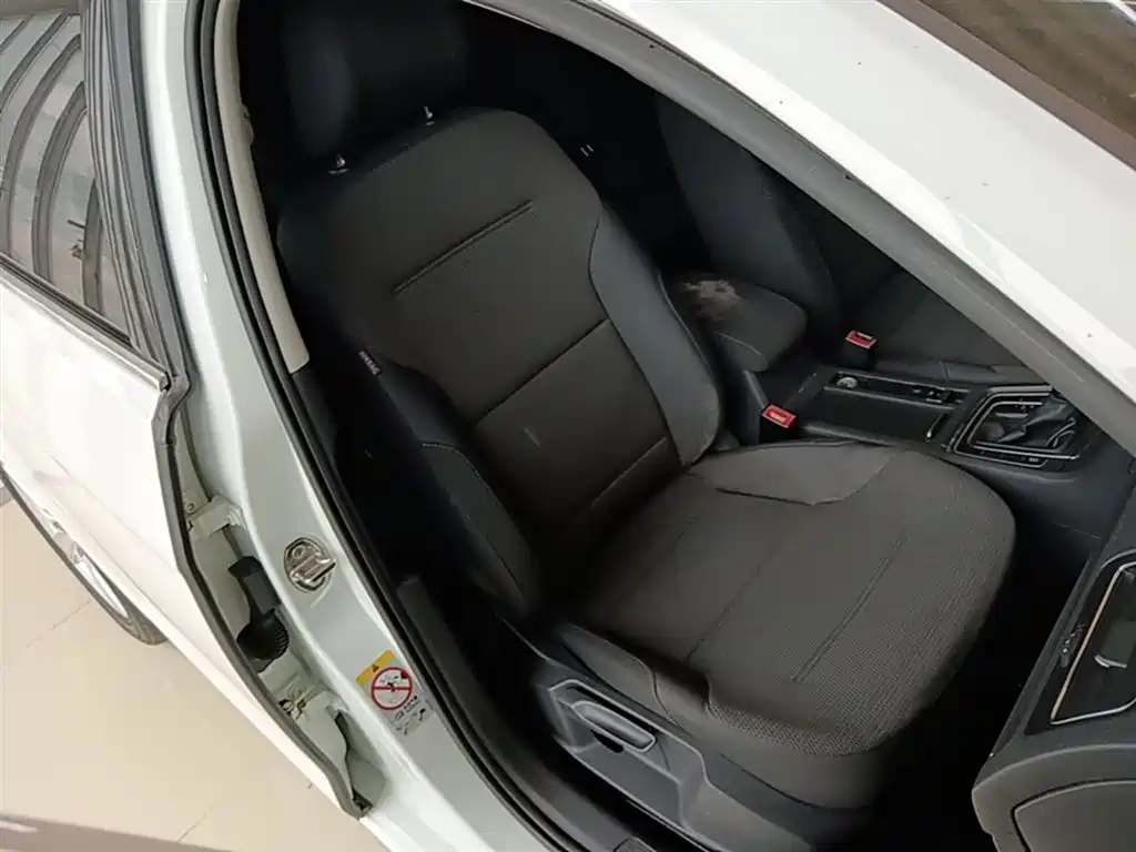 Volkswagen Golf 2015 1.6L Automatic Comfort фото 25