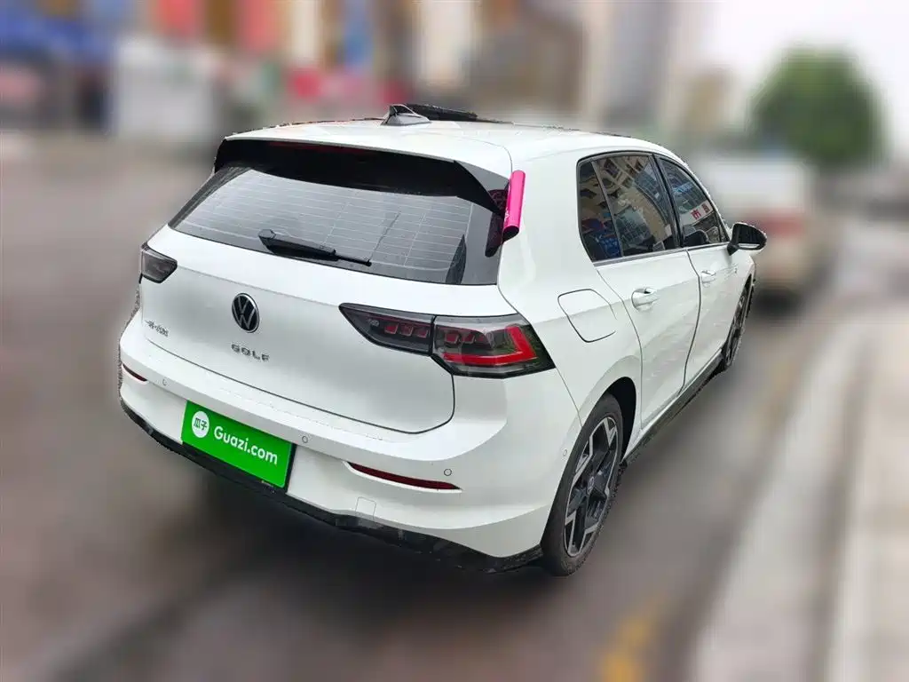 Volkswagen Golf 2025 300TSI R-Line фото 4