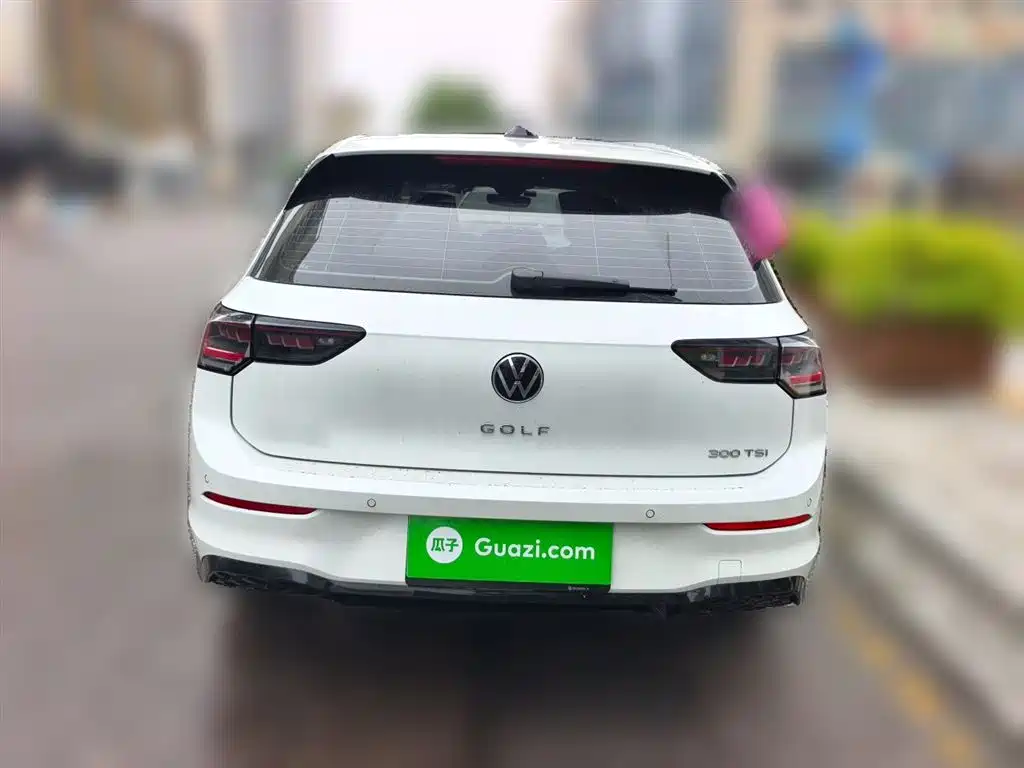 Volkswagen Golf 2025 300TSI R-Line фото 3