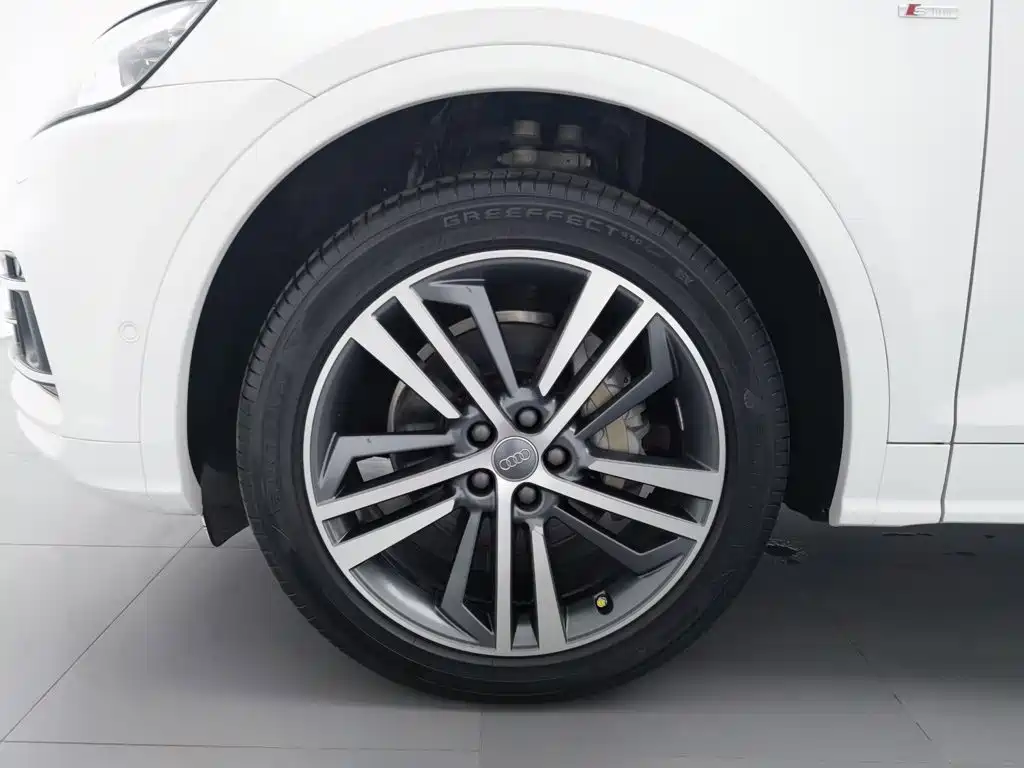 Фото 17 - Audi Q5L