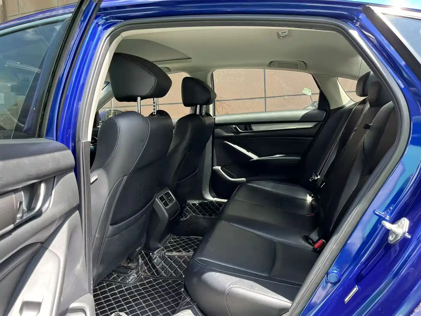 Фото 9 - Honda Accord