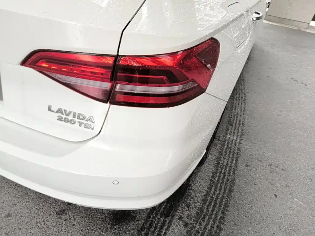 Photo 8 - Volkswagen Lavida