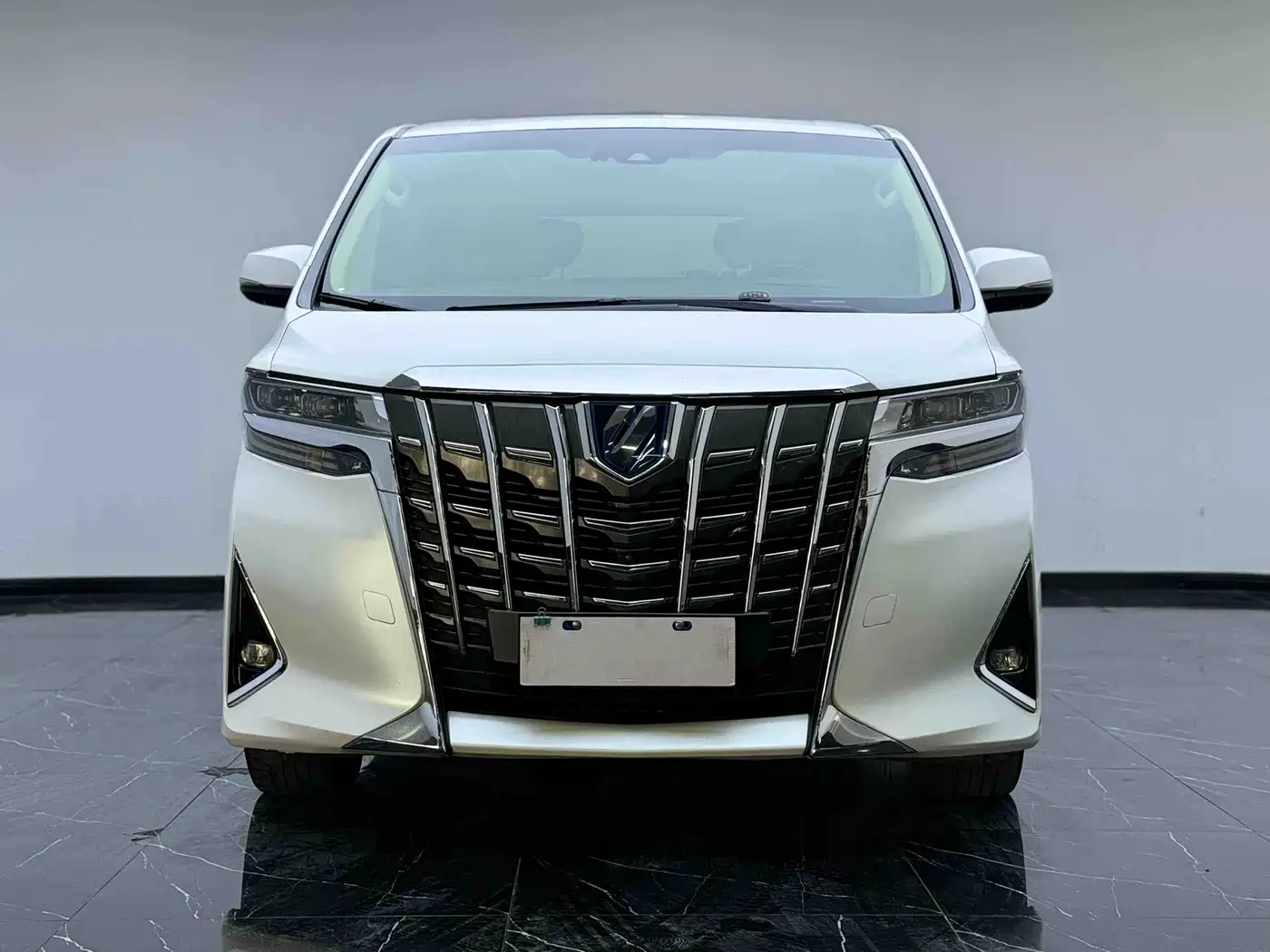 Toyota Alphard 2021 Hybrid 2.5L Premium фото 2