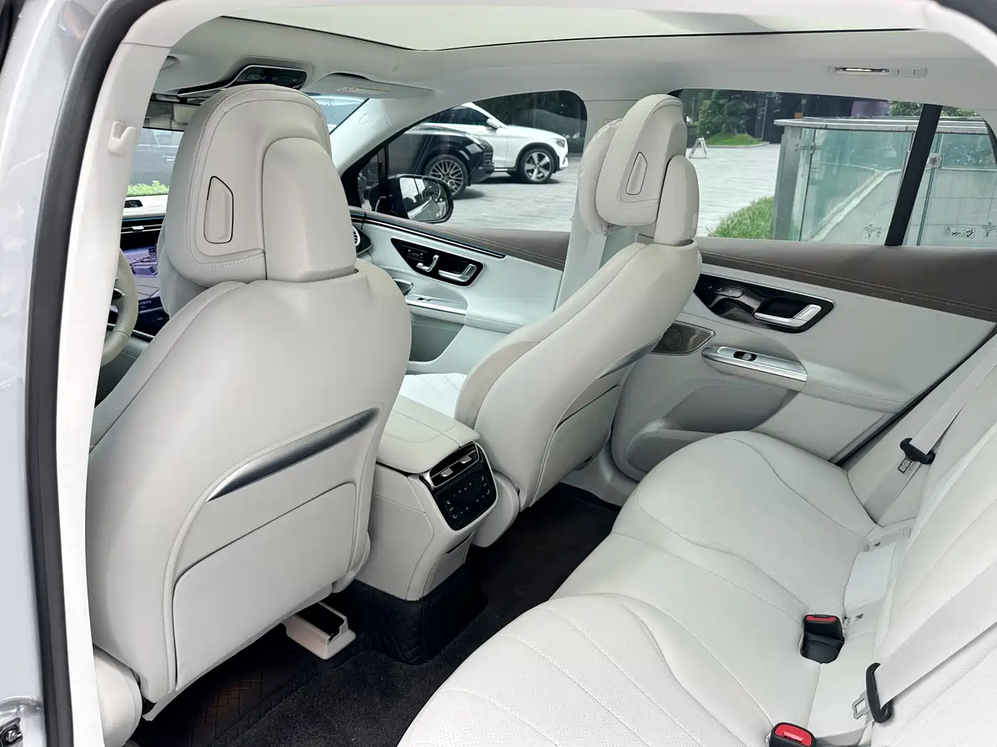Mercedes-Benz EQE SUV 2024 500 4MATIC Flagship Edition фото 15