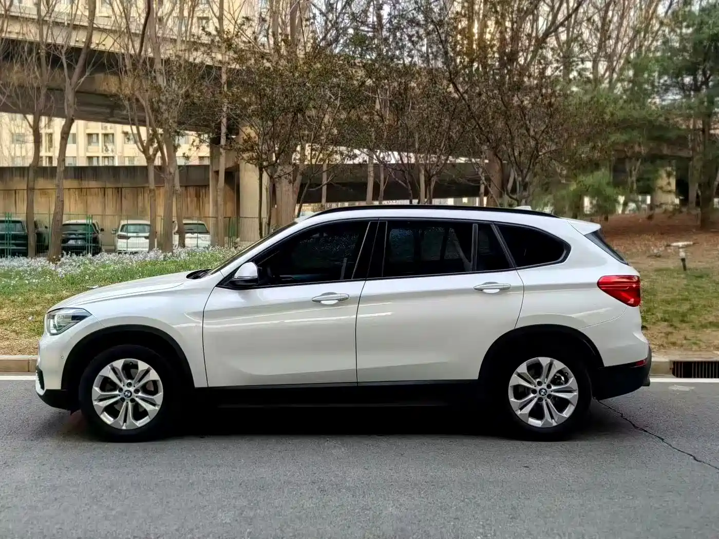 BMW X1 2016 sDrive18Li Premium Model фото 9