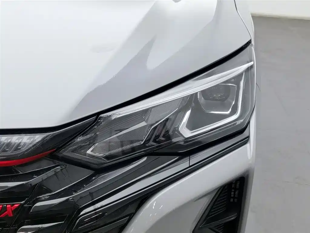 DONGFENG YI HYUN MAX