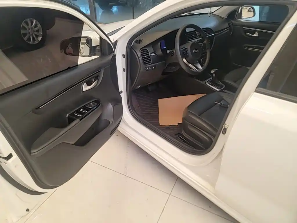 Kia K2 2018 2017 Sedan 1.4L AT 15th Anniversary Special Edition GLS