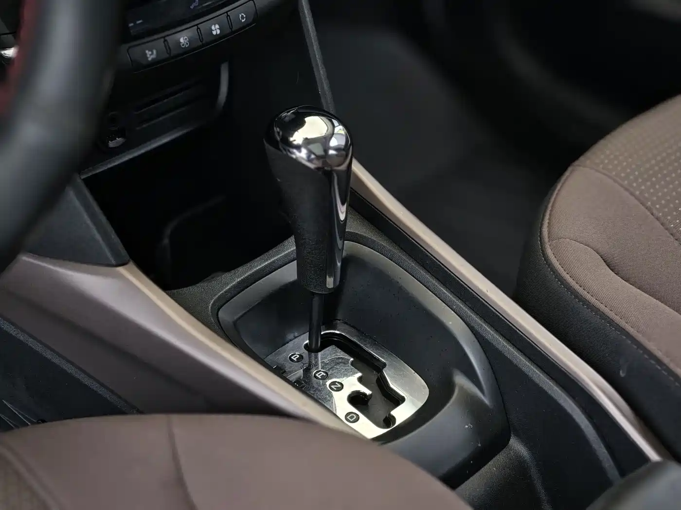 Peugeot 2008 2015 2014 1.6L Automatic Fashion Edition