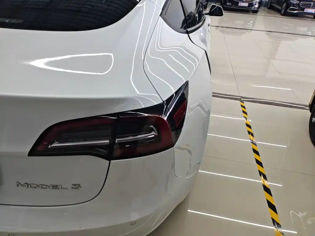 Фото 8 - Tesla Model 3