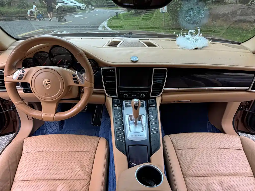 Photo 14 - Porsche Panamera