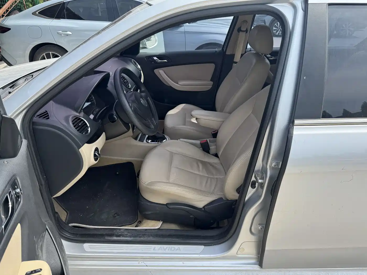 Volkswagen Lavida 2011 1.6L Automatic Pinxuan Edition фото 4