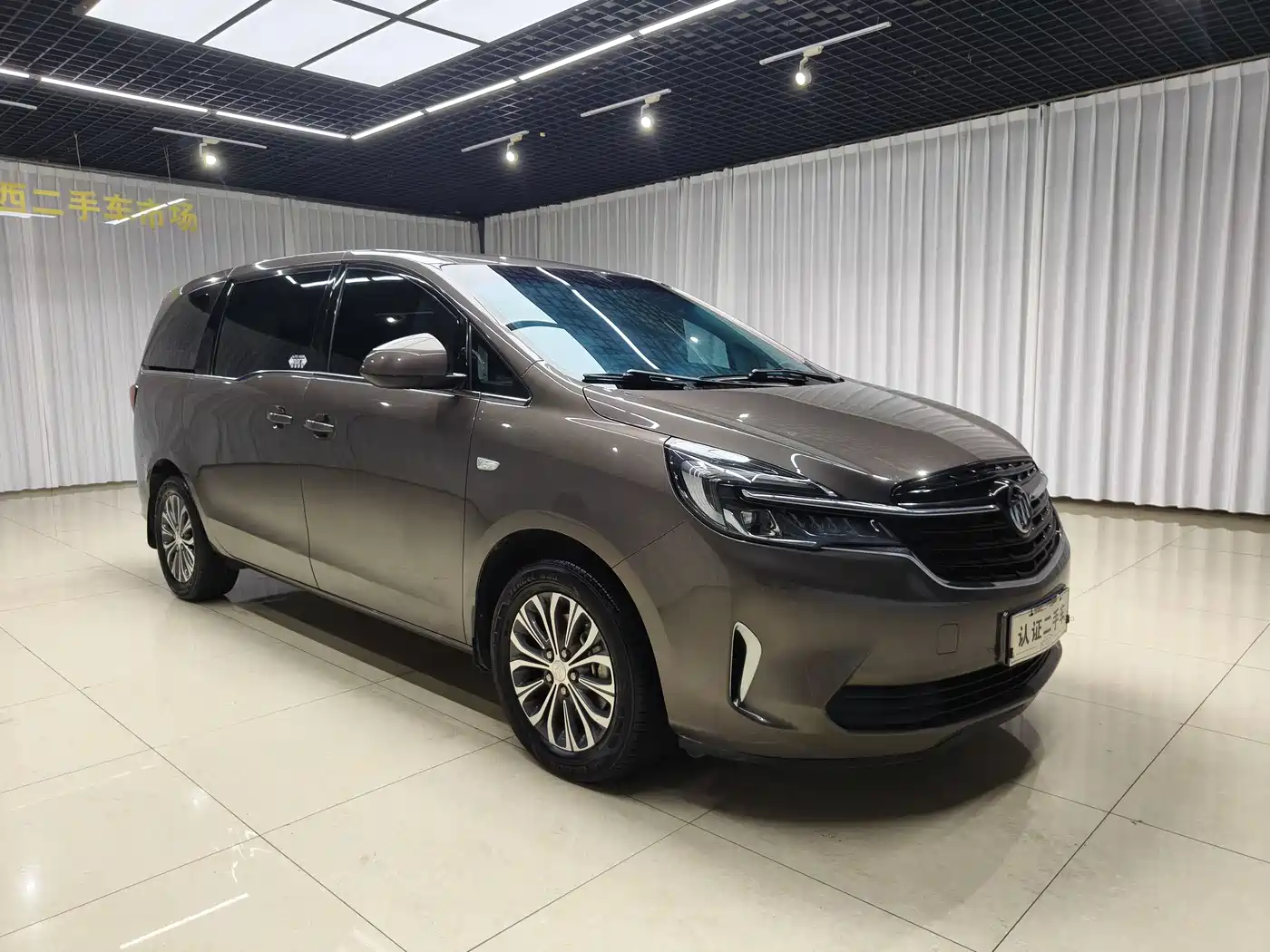 Фото 3 - Buick GL8