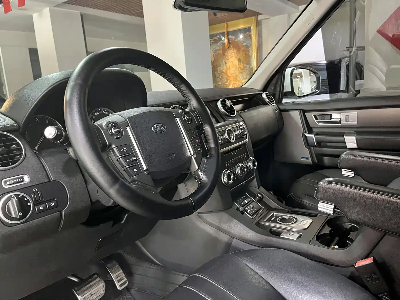Land Rover Discovery 2016 3.0 SC V6 SE фото 12