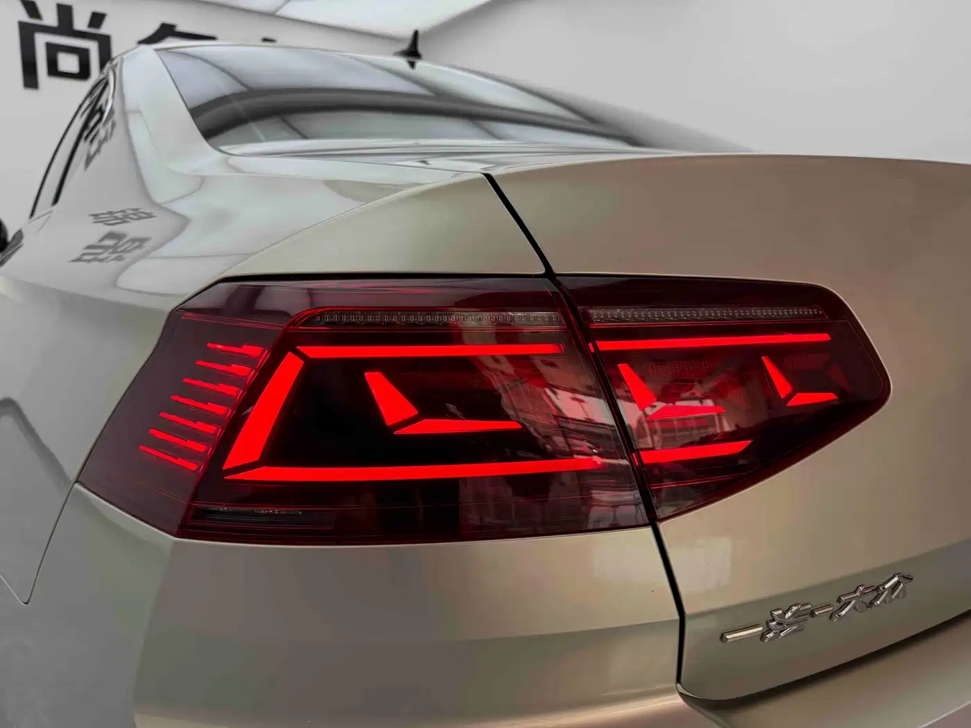 Volkswagen Magotan 2023 Model 2 Million Commemorative Edition 330TSI DSG Luxury фото 28