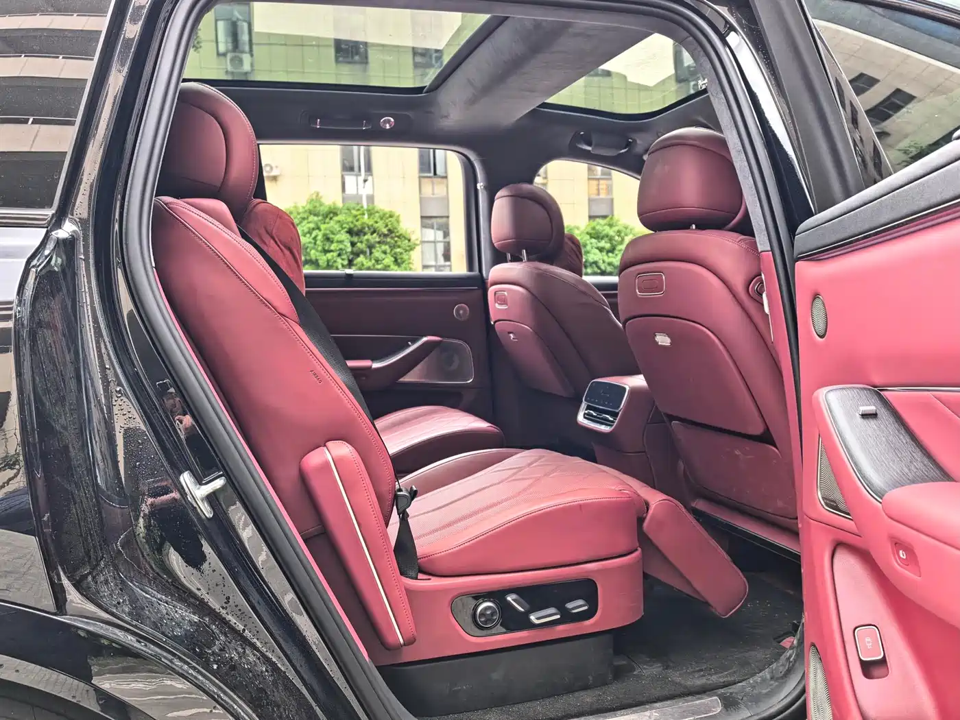 AITO Wenjie AITO M8 2025 Model Extended Range Max+ Edition 53.4kWh 6-Seater фото 14
