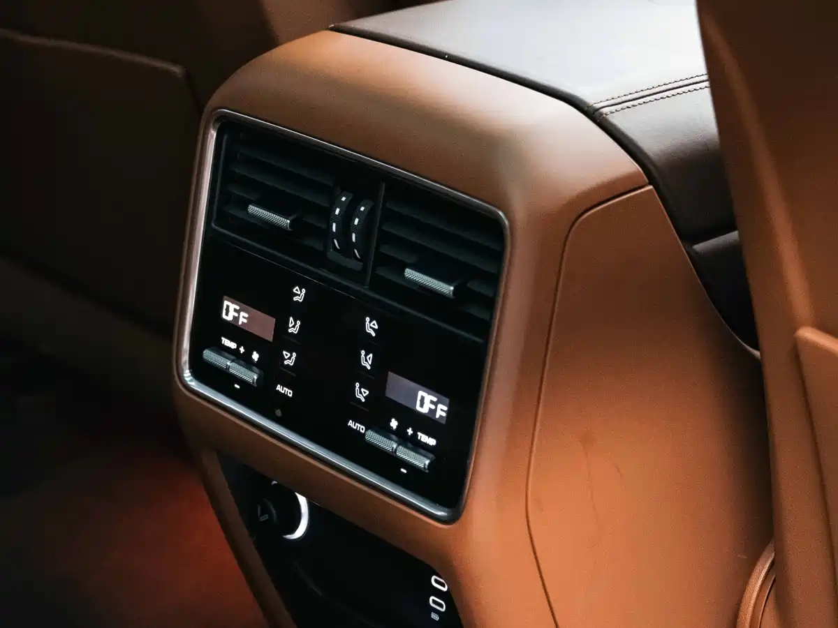 Porsche Cayenne New Energy 2023 Cayenne E-Hybrid 2.0T Platinum Edition фото 19