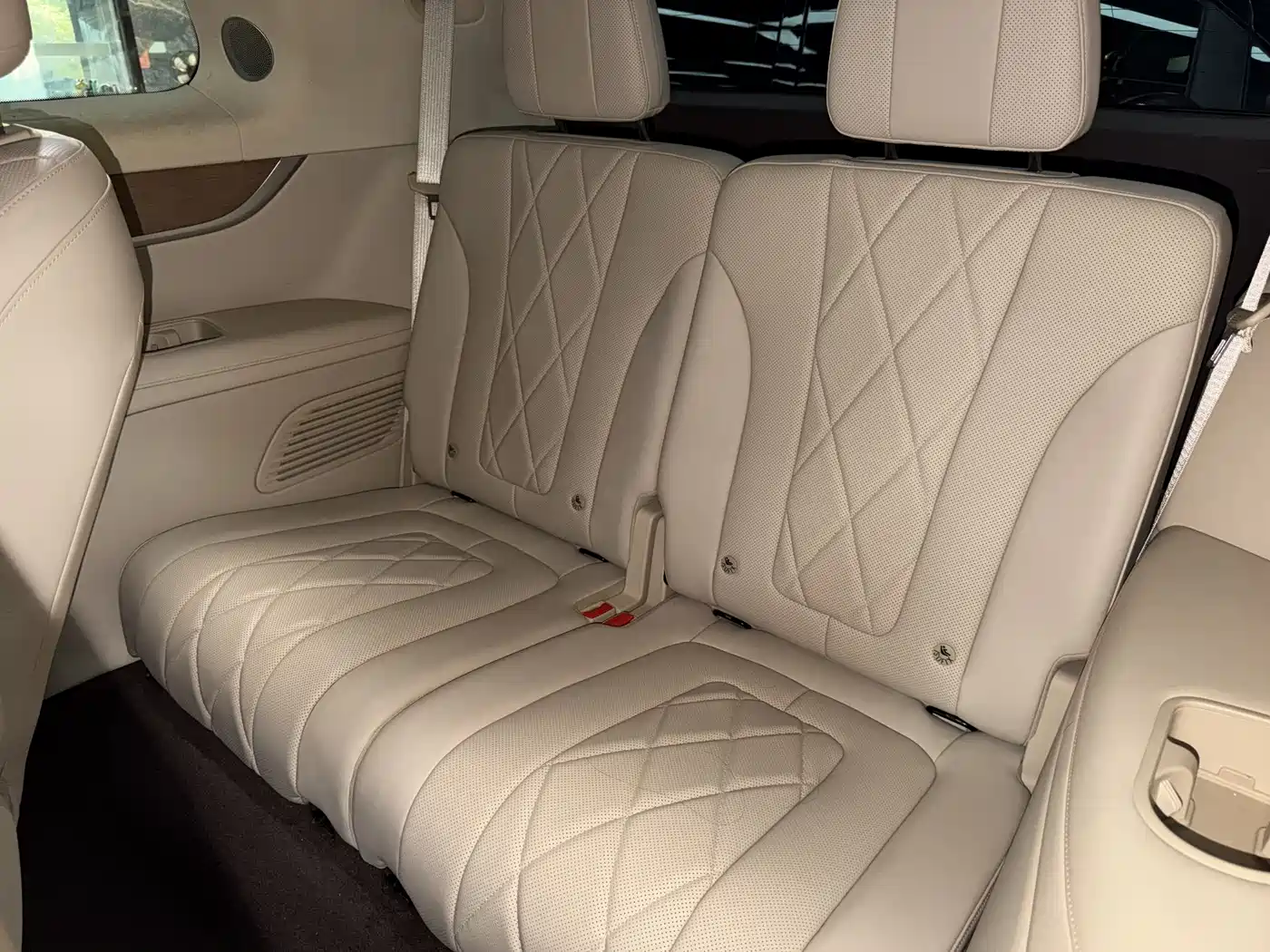 AITO Wenjie AITO M9 2024 Range Extender Max Edition 42kWh 6-seater фото 10
