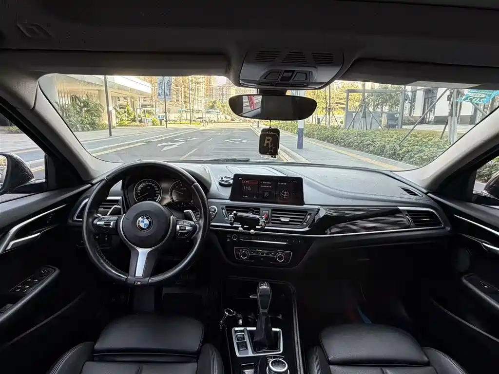 BMW 1 Series 2019 120i Leading M Sport Package фото 14