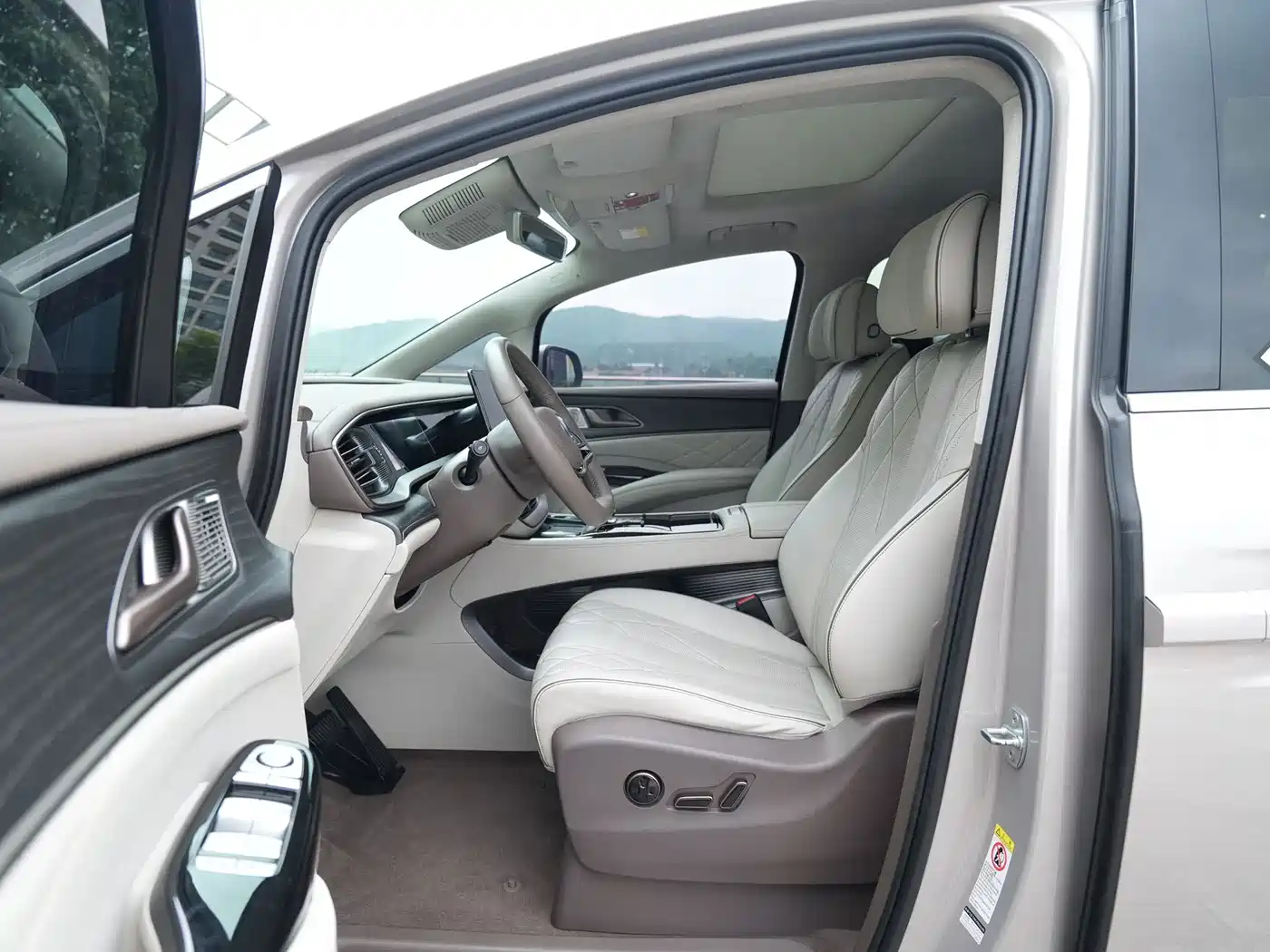 Denza D9 2023 2022 DM-i 970 AWD Flagship
