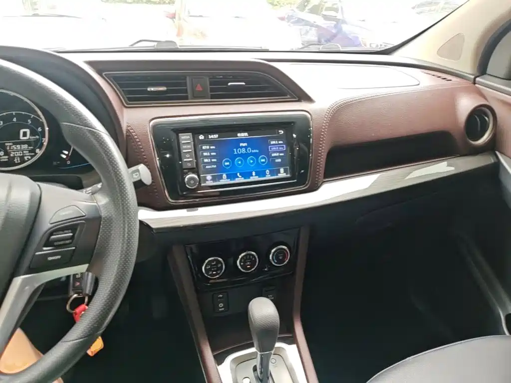 Venucia M50V 2018 2017 1.6L XL CVT Luxury