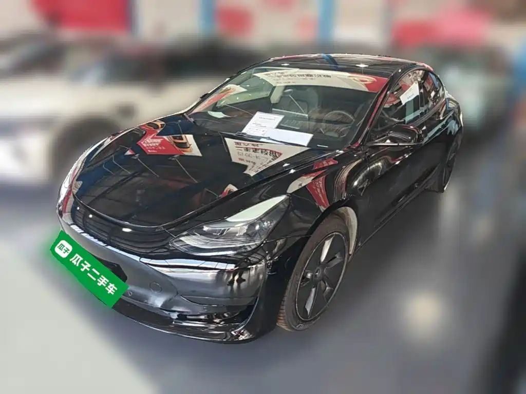 Фото 1 - Tesla Model 3