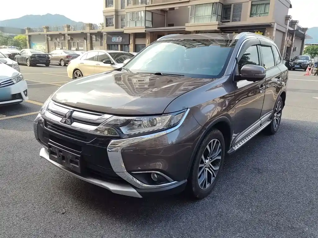 MITSUBISHI OUTLANDER