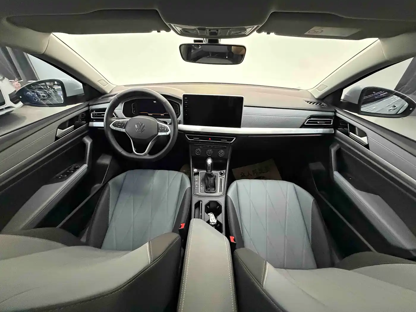 Volkswagen Lavida 2023 1.5L Automatic Starlight 5 Million Edition фото 6