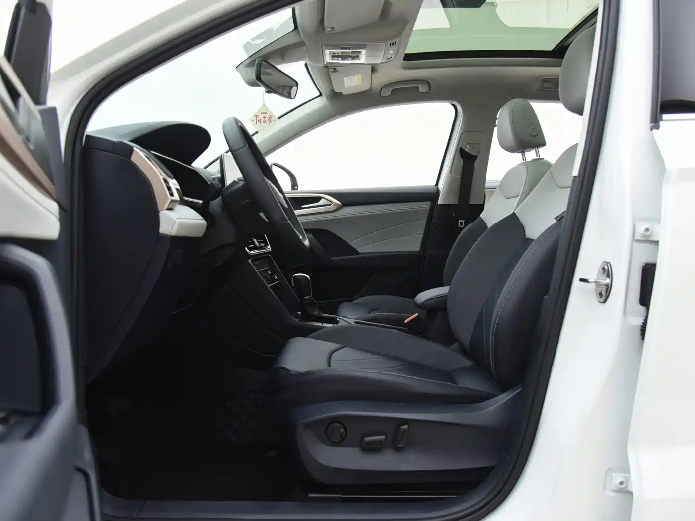 Volkswagen Tharu 2024 300TSI 2WD Full Moon Edition фото 7