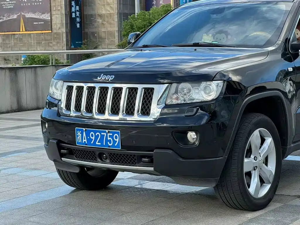 Фото 4 - Jeep Grand Cherokee (Import)