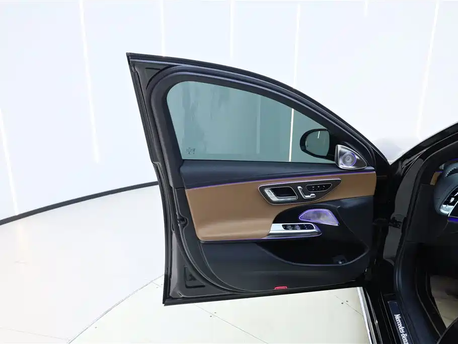 Mercedes-Benz E-Class 2024 Model E 300 L Luxury фото 16