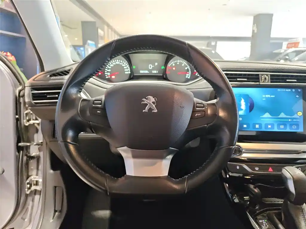 Peugeot 308 2016 1.6L Automatic Luxury фото 7