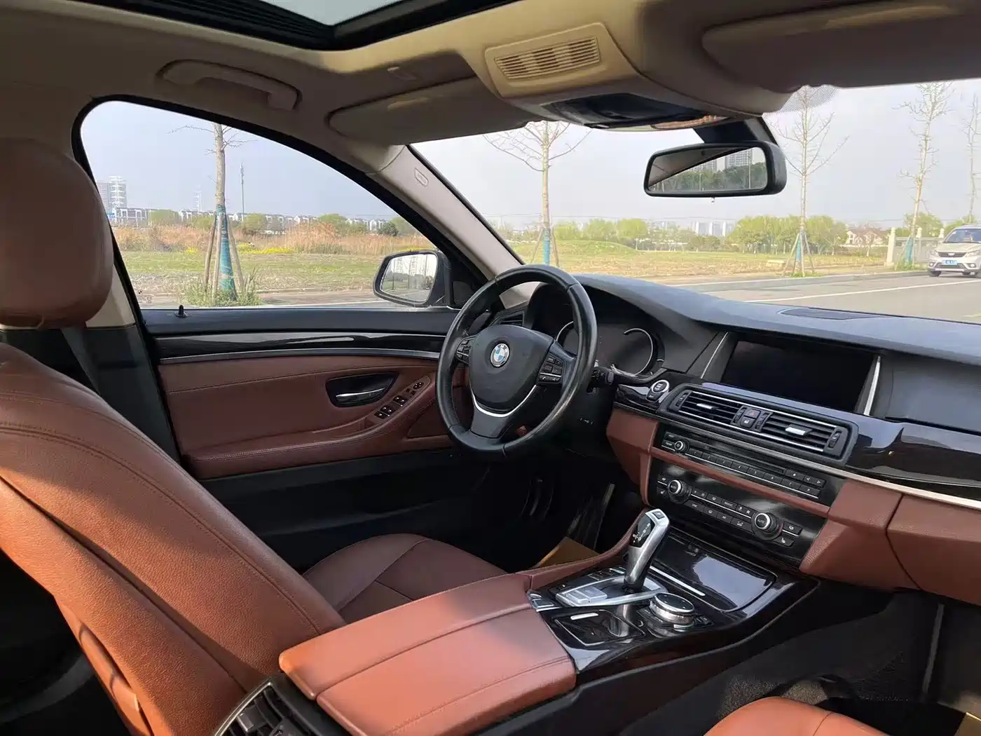 BMW 5 Series 2014 528Li Leading Edition фото 18