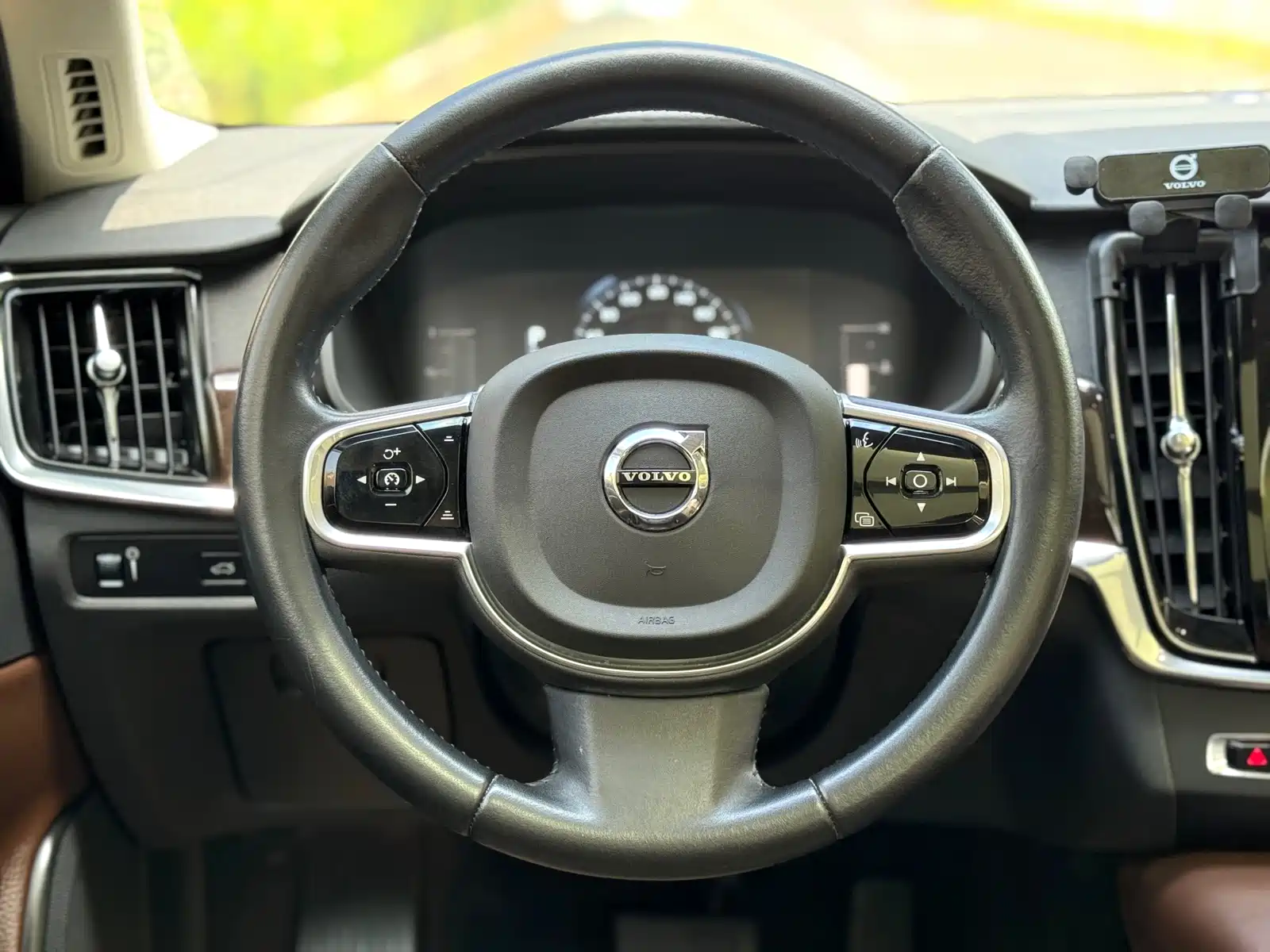 صورة 6 - Volvo S90