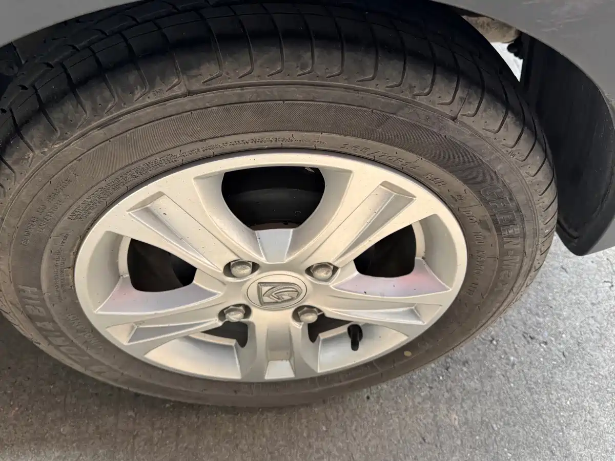 Baojun 310 2017 2017 1.5L Manual Fashion Edition