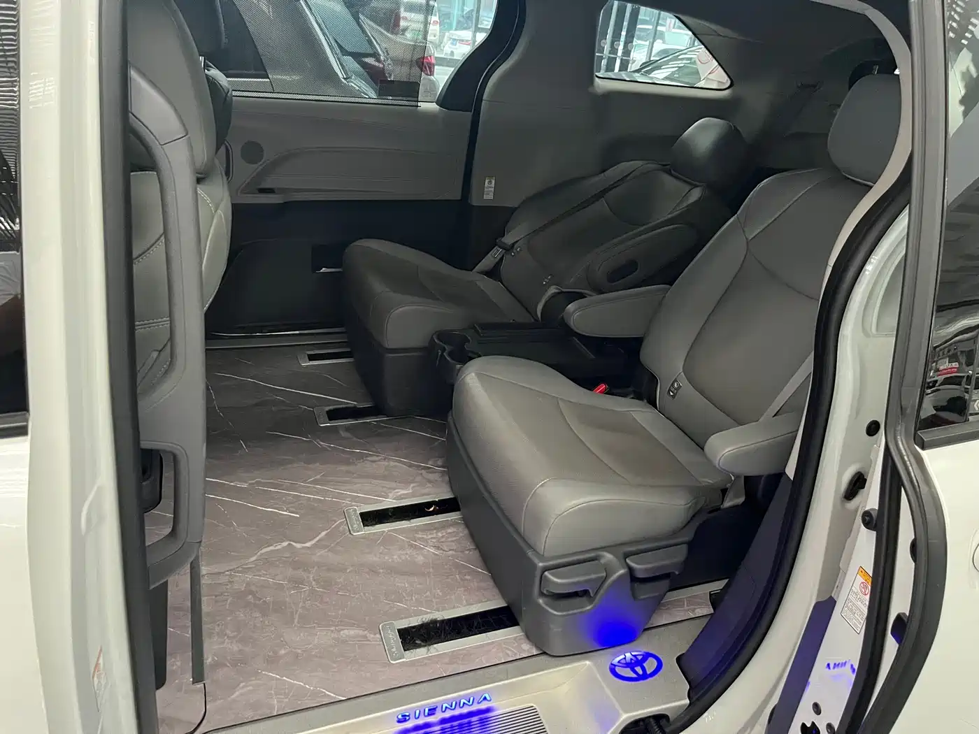Toyota Sienna 2021 2.5L Hybrid Comfort Edition фото 5