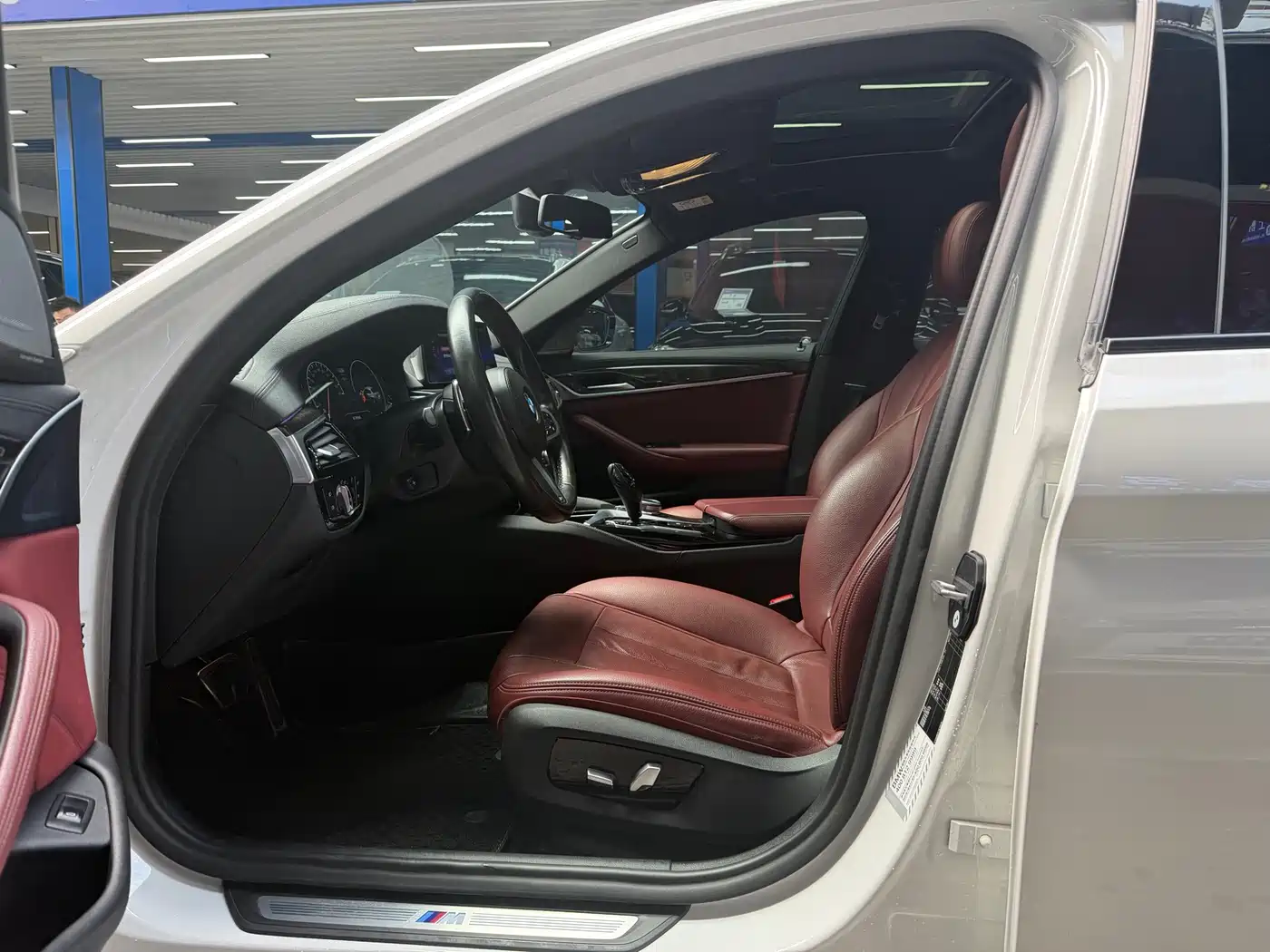 BMW 5 Series 2019 530Li Leading M Sport Package фото 5