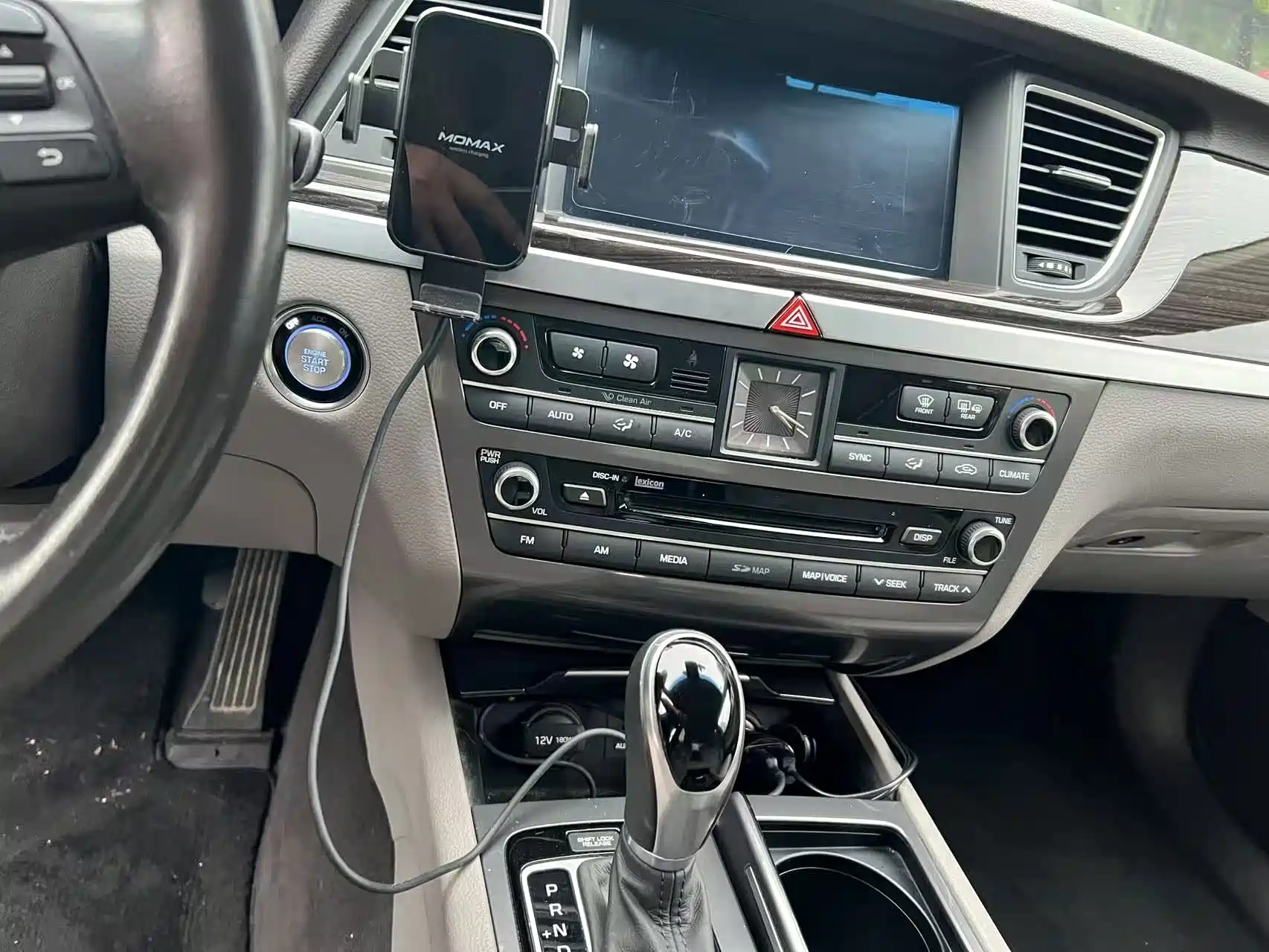 صورة 10 - Hyundai Genesis